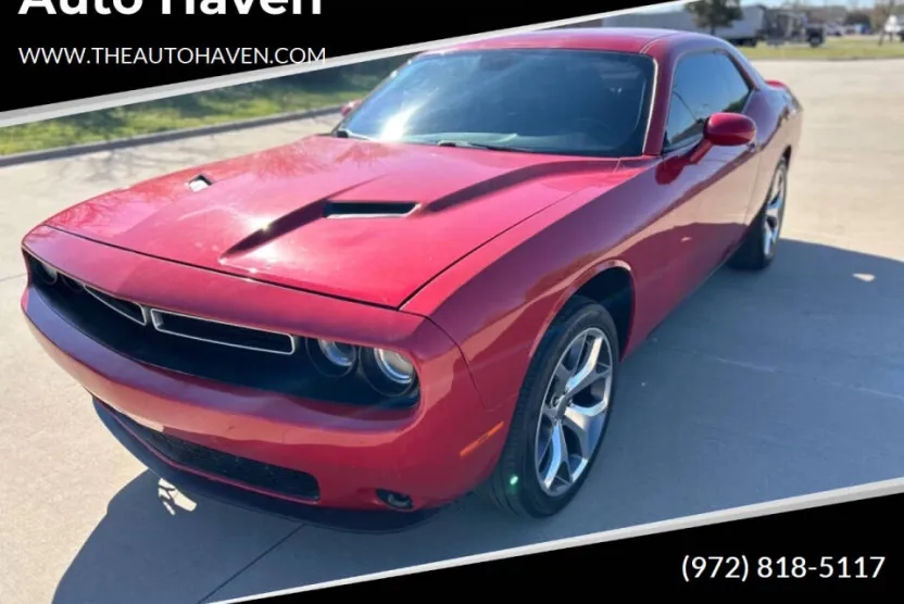 2016 Dodge Challenger SXT Plus photo 1