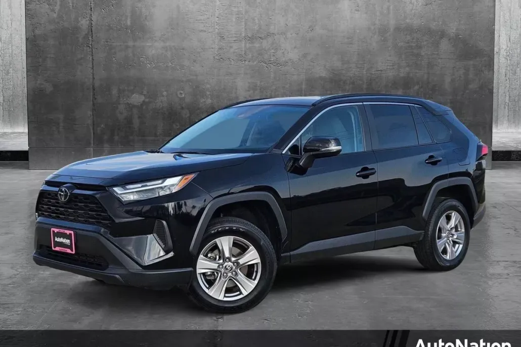 2024 Toyota RAV4 XLE photo 1