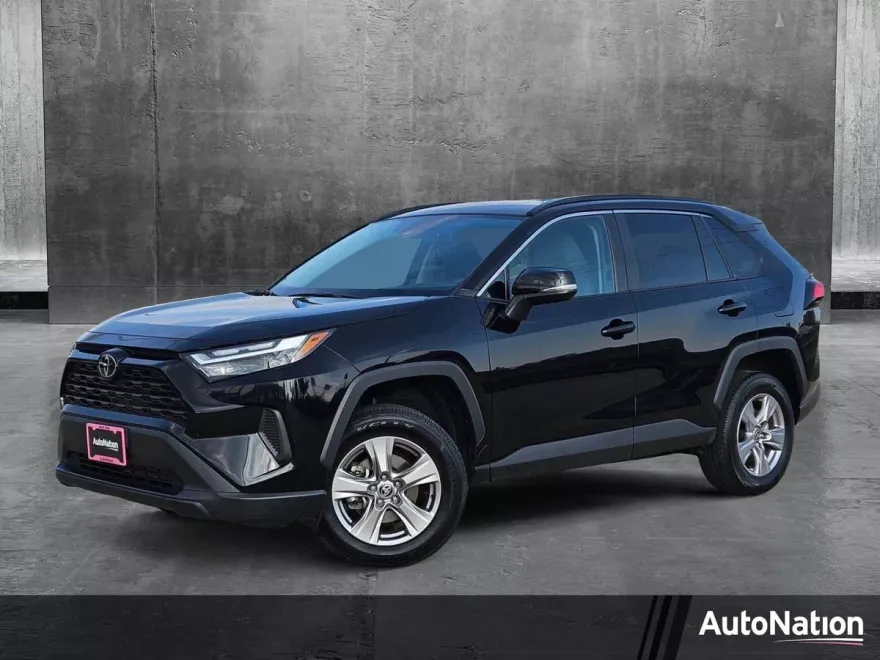2024 Toyota RAV4 XLE photo 1