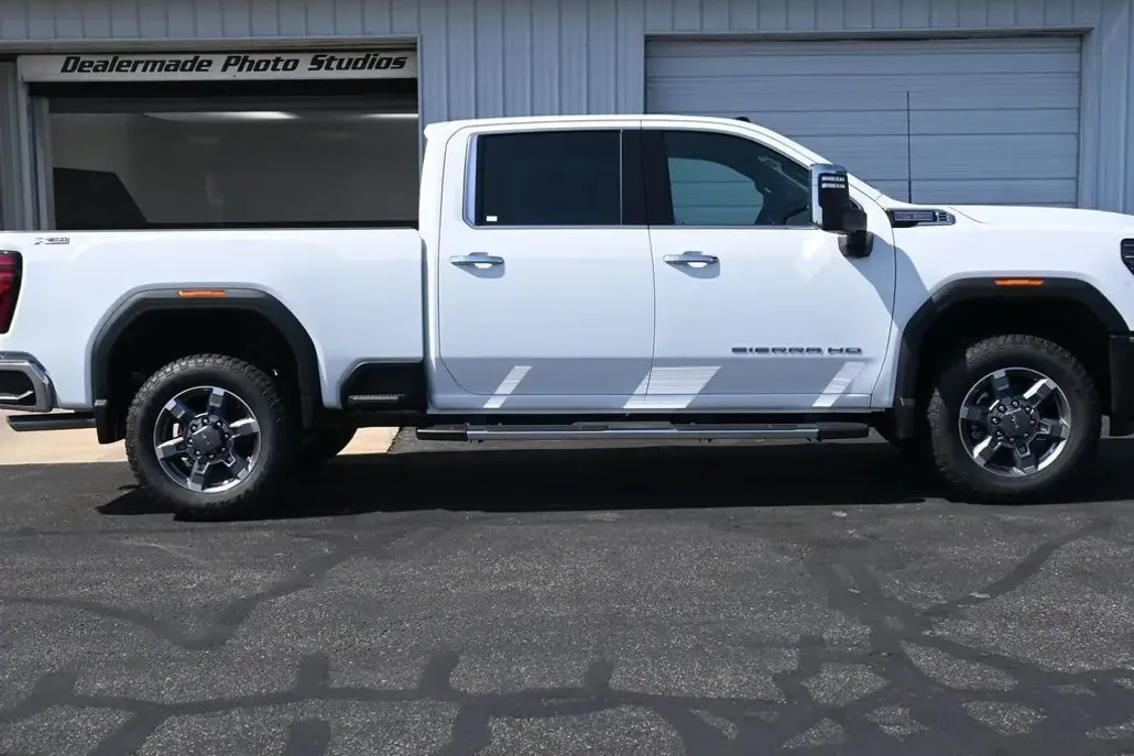 2025 Gmc Sierra HD SLT photo 1