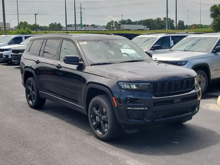 2025 Jeep Grand Cherokee Limited photo 1