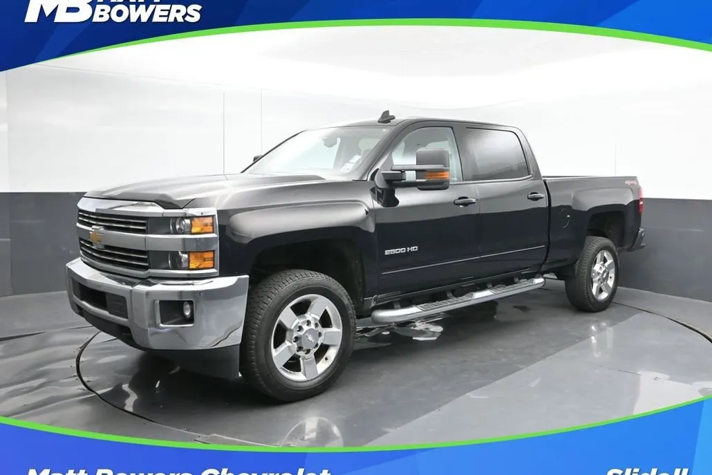 2016 Chevrolet Silverado LT photo 1
