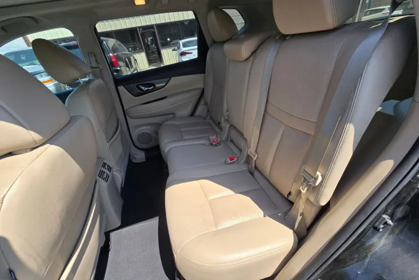 2016 Nissan Rogue SL photo 1
