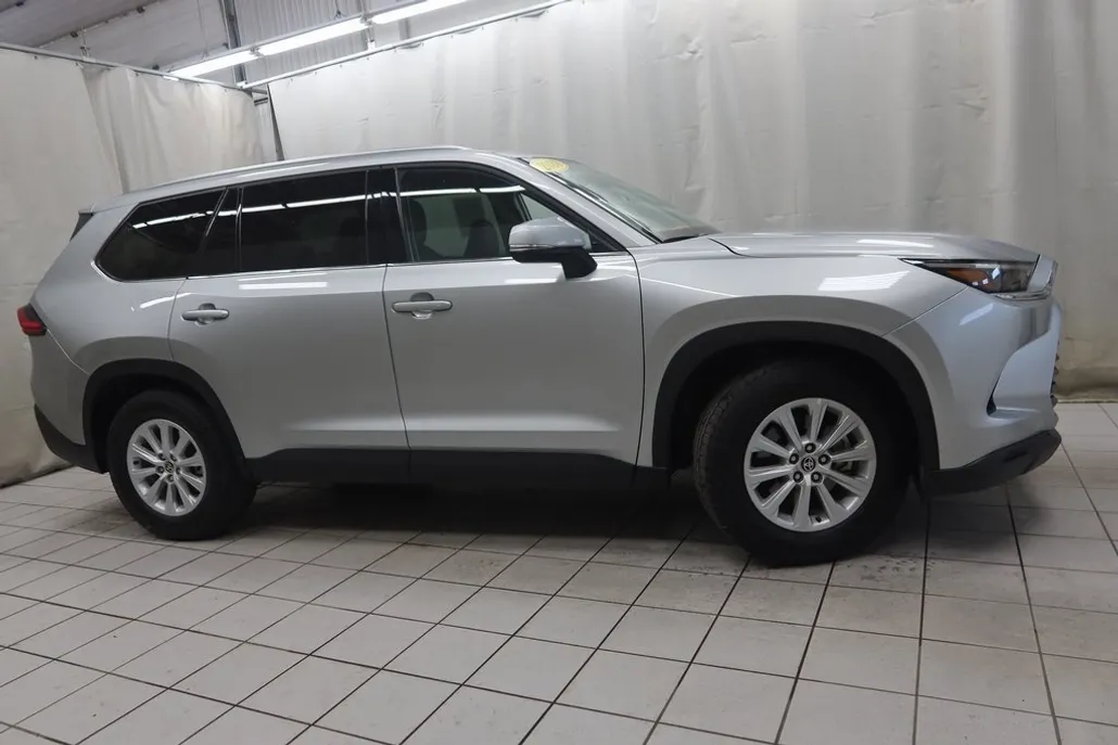 2024 Toyota Grand Highlander XLE photo 1