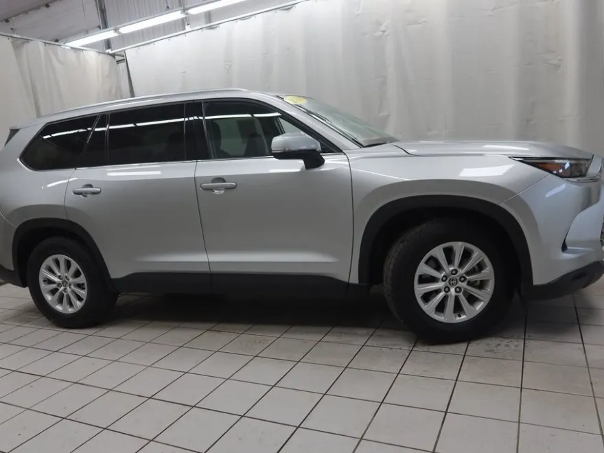 2024 Toyota Grand Highlander XLE photo 1
