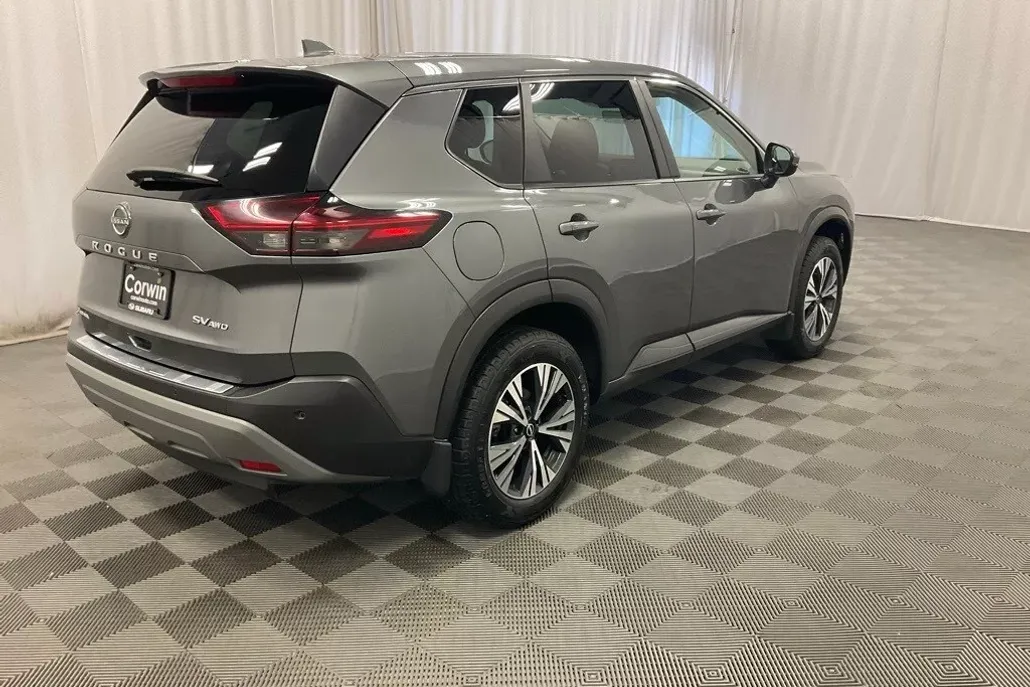 2022 Nissan Rogue SV photo 1