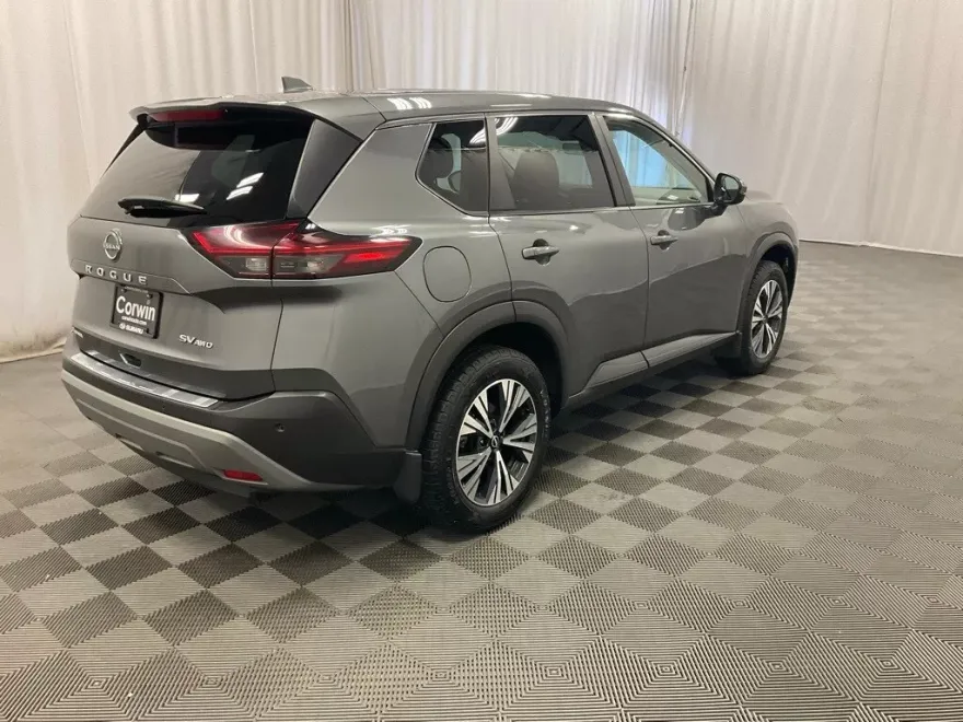 2022 Nissan Rogue SV photo 1