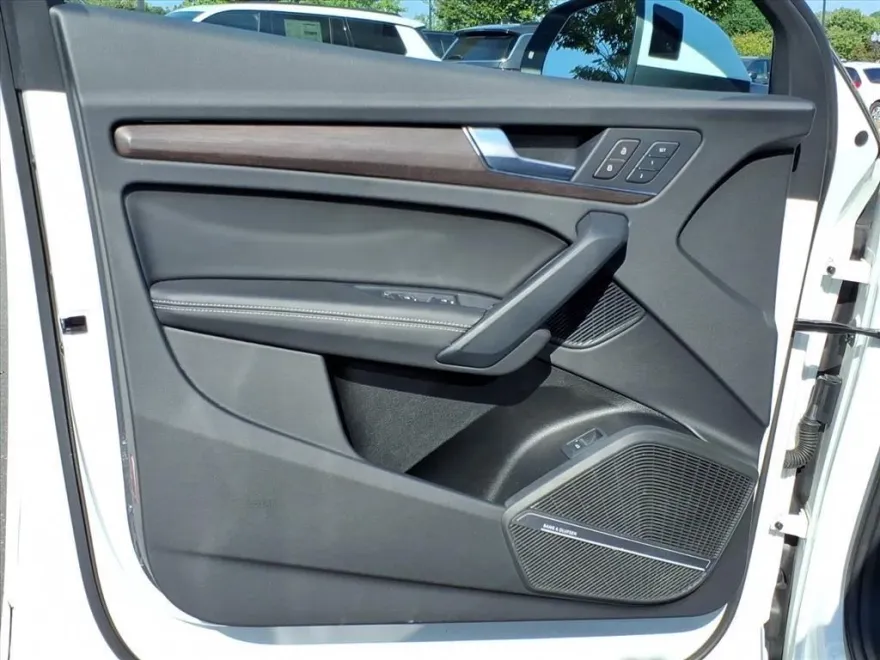 2024 Audi Q5 S line Premium Plus photo 1