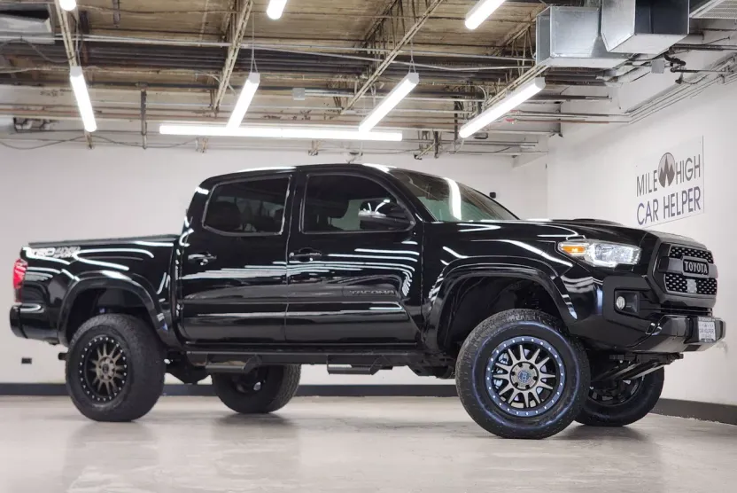 2018 Toyota Tacoma TRD Sport photo 1