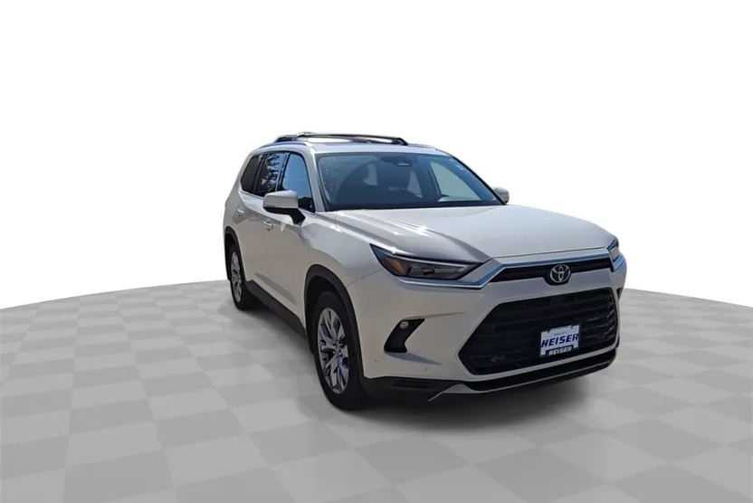 2024 Toyota Highlander Hybrid Limited photo 1