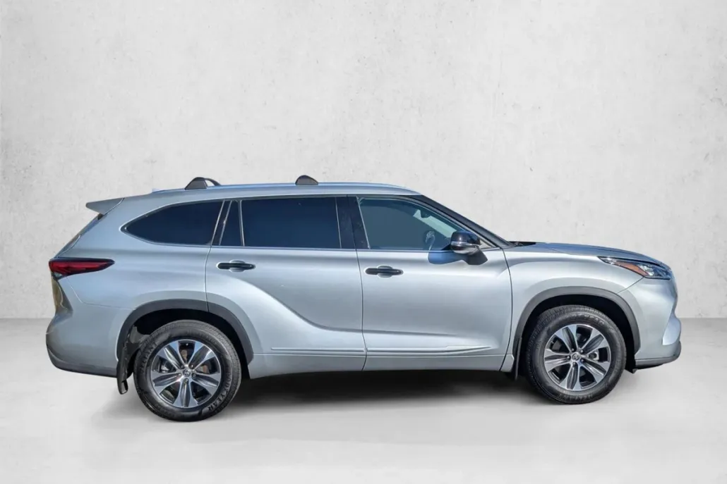 2020 Toyota Highlander XLE photo 1