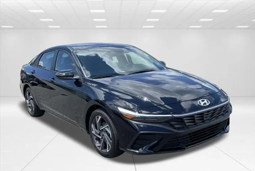 2025 Hyundai Elantra SEL Sport photo 1