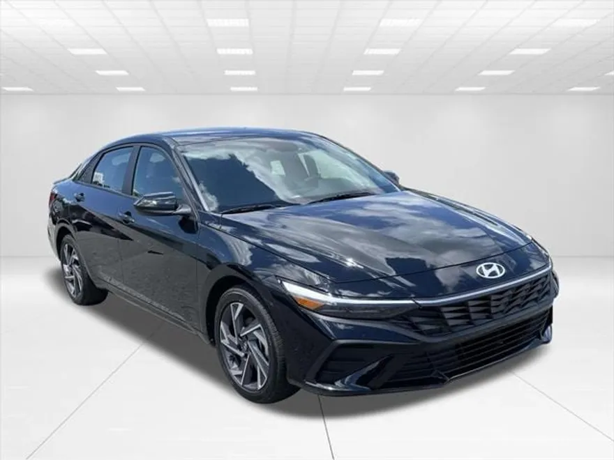 2025 Hyundai Elantra SEL Sport photo 1