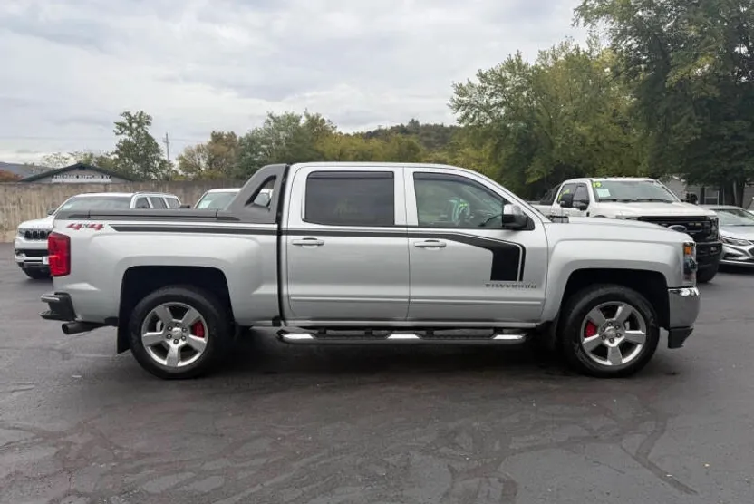 2018 Chevrolet Silverado 1500 LT photo 1