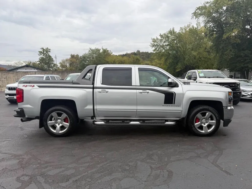 2018 Chevrolet Silverado 1500 LT photo 1