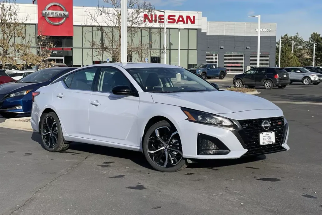 2025 Nissan Altima SR photo 1