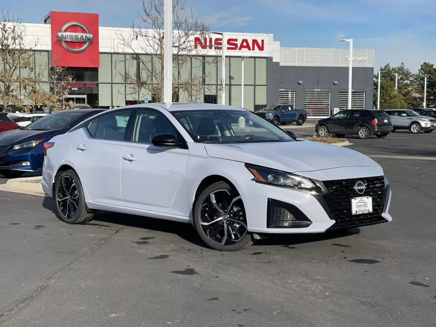 2025 Nissan Altima SR photo 1