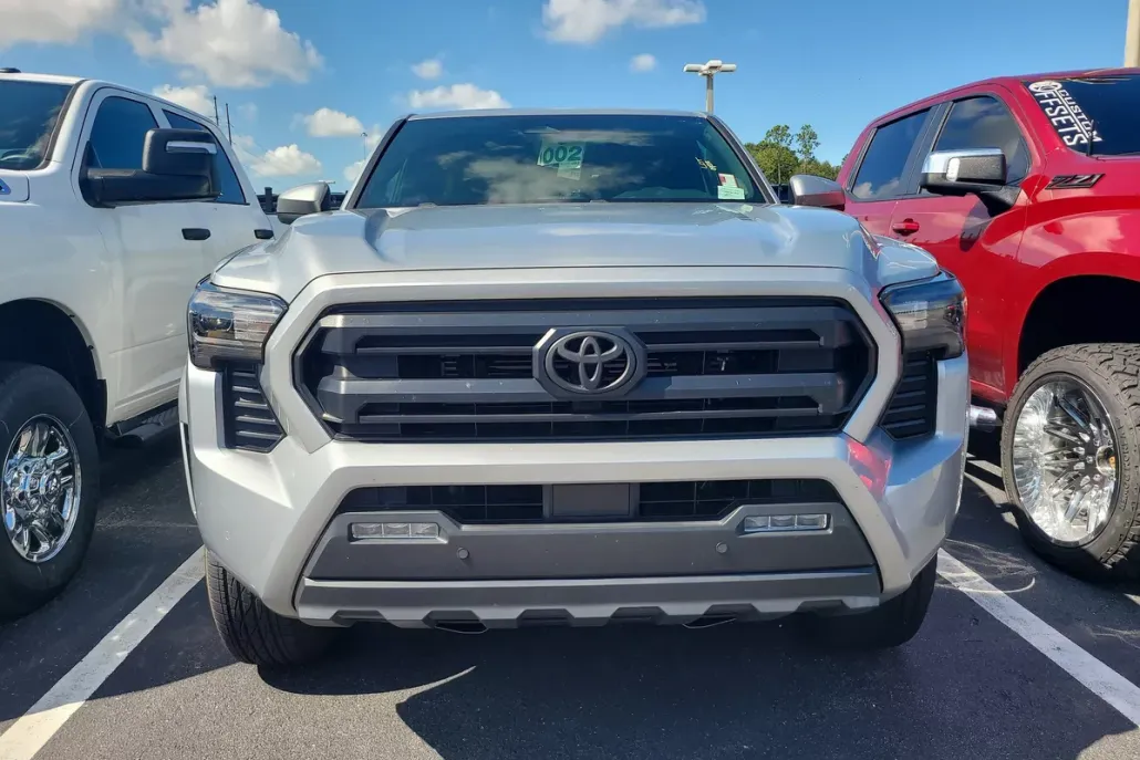 2024 Toyota Tacoma SR5 photo 1