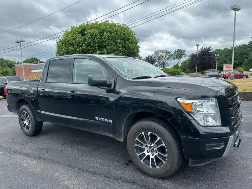 2023 Nissan Titan SV photo 1