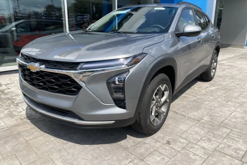 2025 Chevrolet Trax LT photo 1