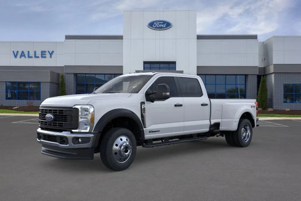 2025 Ford F-450 photo 1