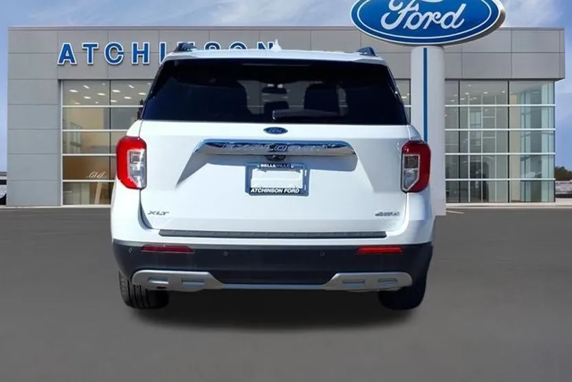 2023 Ford Explorer XLT photo 1