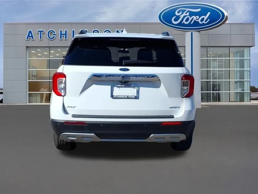 2023 Ford Explorer XLT photo 1