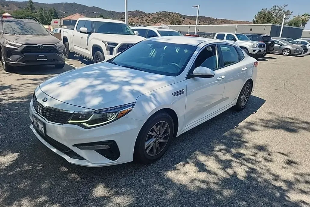 2019 Kia Optima LX photo 1