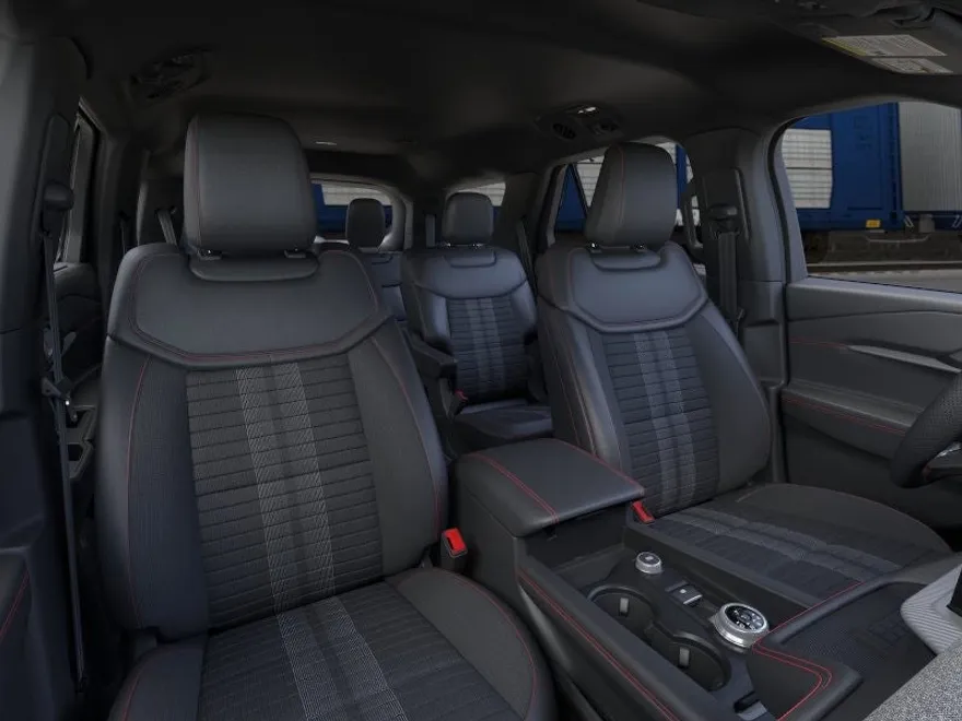 2025 Ford Explorer ST-Line photo 1