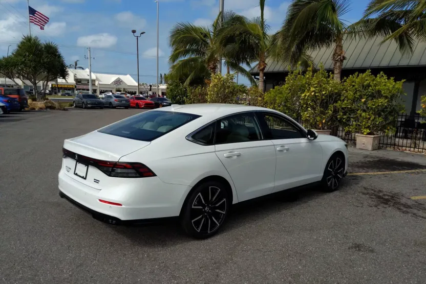 2025 Honda Accord Hybrid Touring photo 1