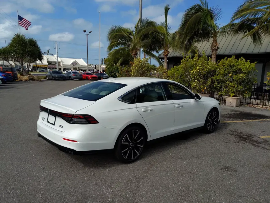 2025 Honda Accord Hybrid Touring photo 1