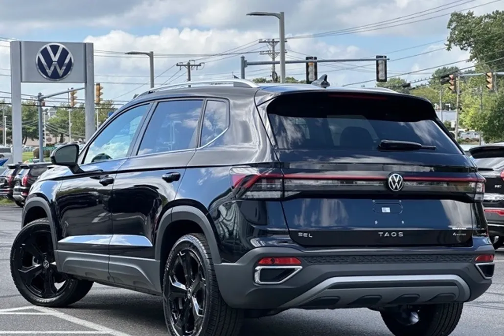 2025 Volkswagen Taos SEL photo 1