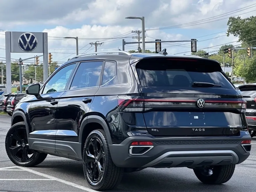 2025 Volkswagen Taos SEL photo 1