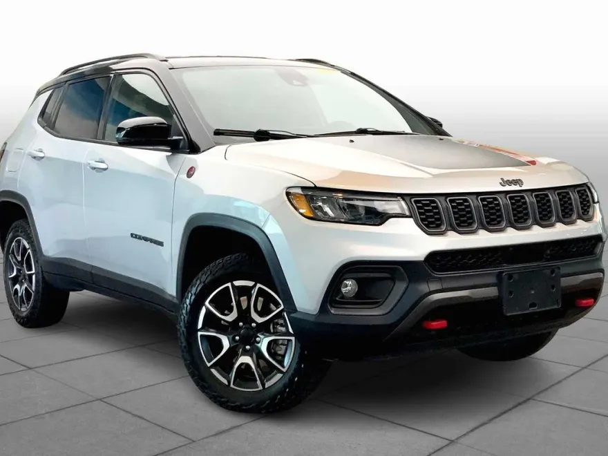 2024 Jeep Compass Trailhawk photo 1
