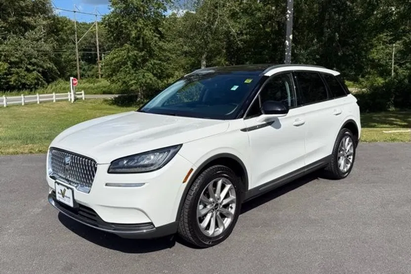 2022 Lincoln Corsair Standard photo 1