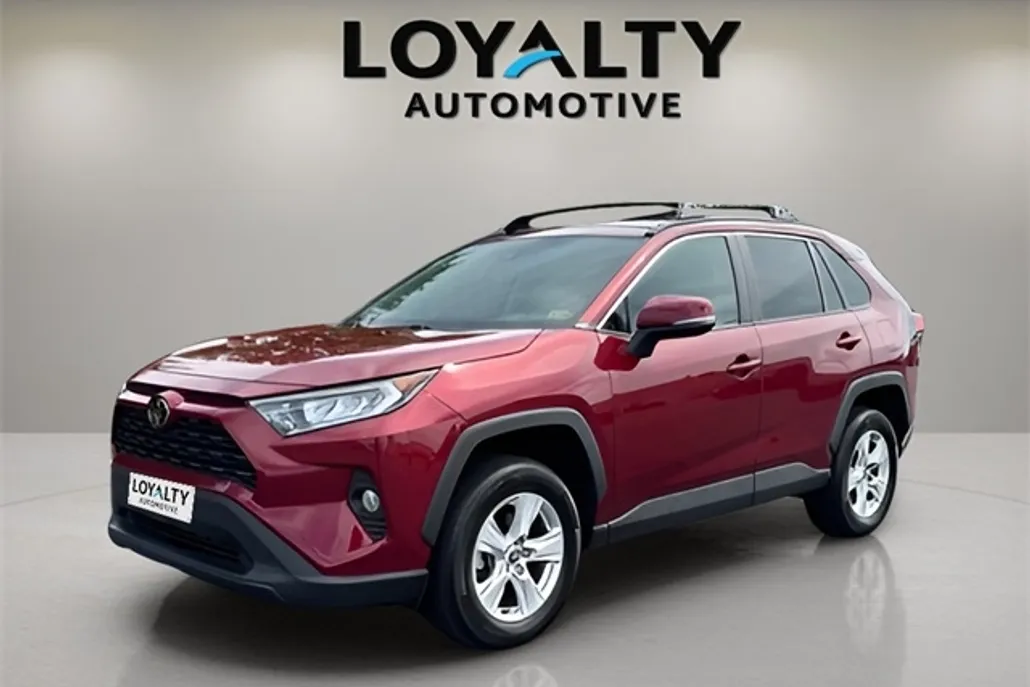 2021 Toyota RAV4 XLE photo 1
