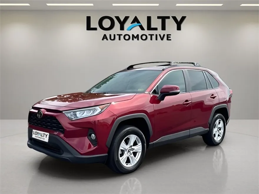 2021 Toyota RAV4 XLE photo 1