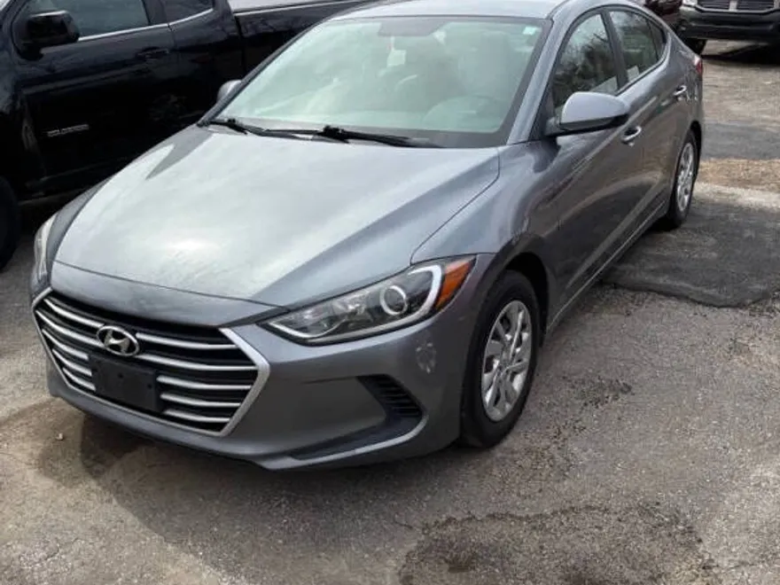 2017 Hyundai Elantra SE photo 1