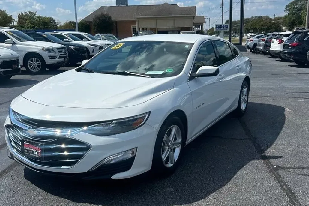 2023 Chevrolet Malibu LS photo 1
