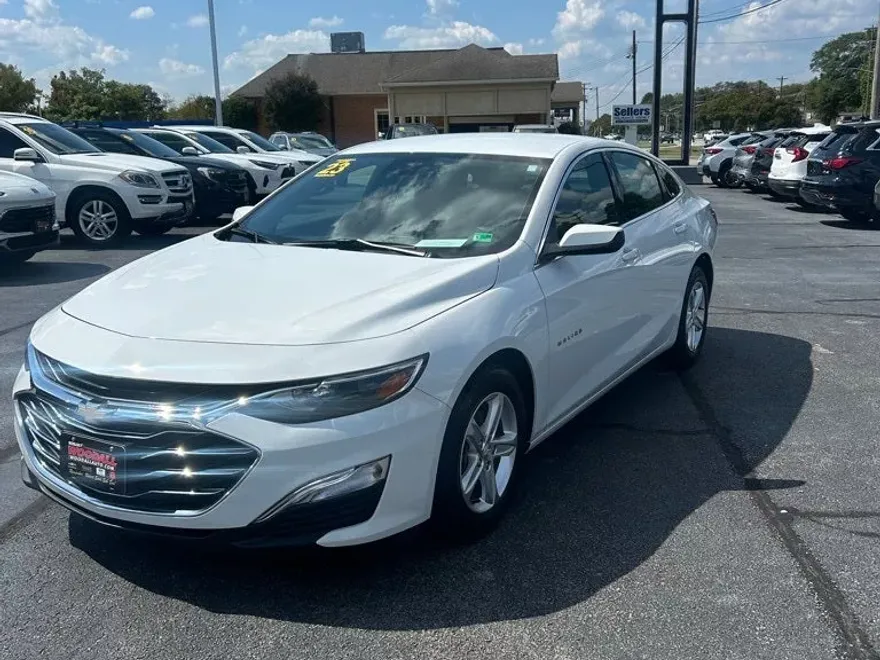 2023 Chevrolet Malibu LS photo 1
