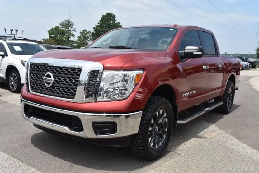 2018 Nissan Titan SV photo 1
