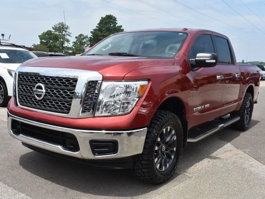 2018 Nissan Titan SV photo 1