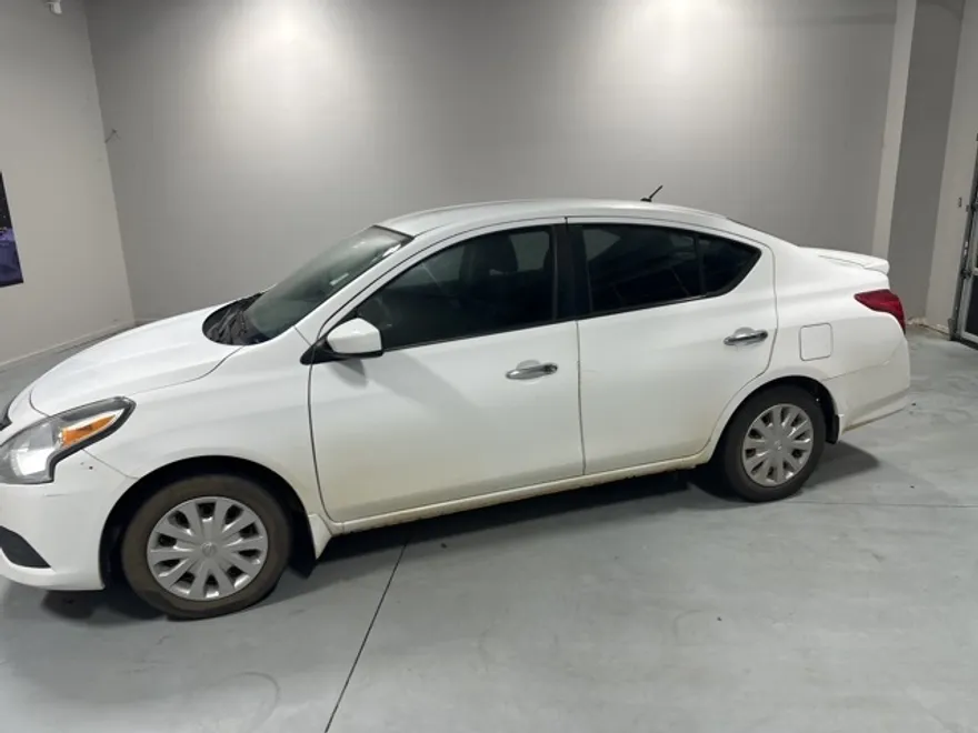 2016 Nissan Versa 1.6 SV photo 1