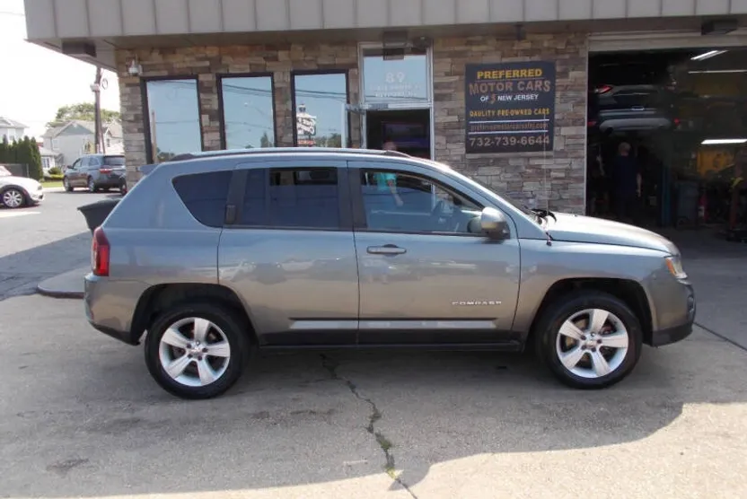 2014 Jeep Compass Latitude photo 1