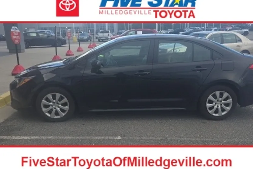 2024 Toyota Corolla LE photo 1