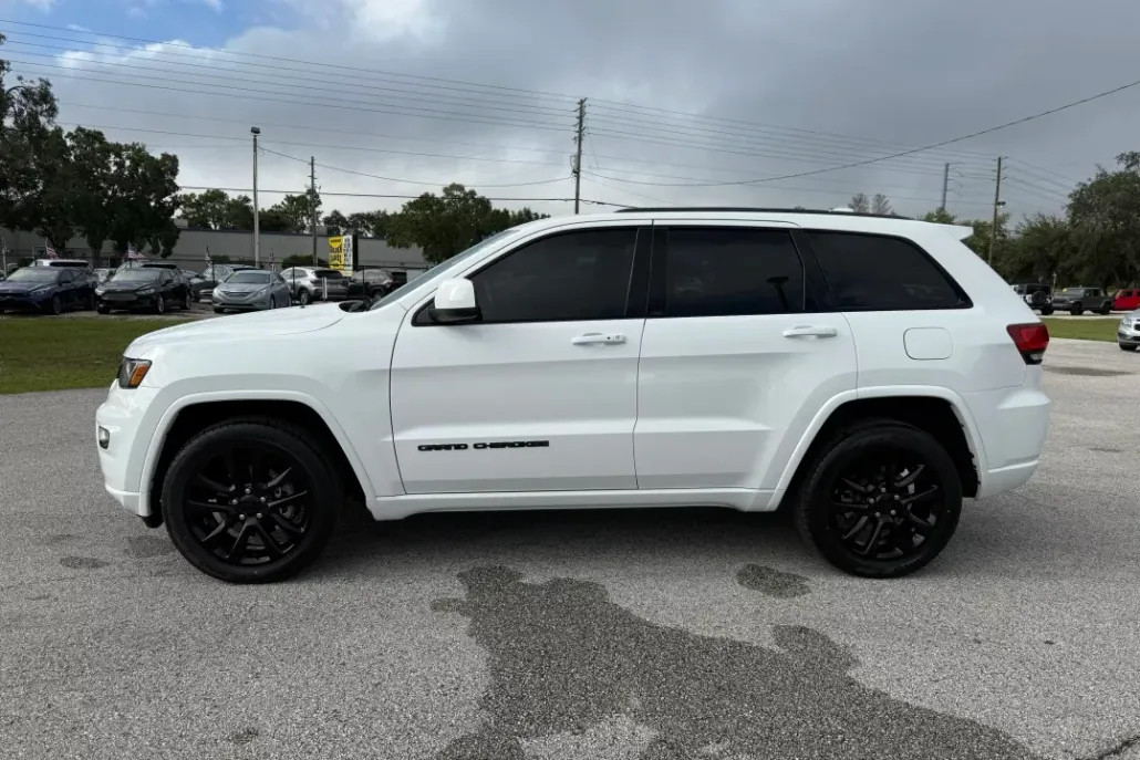 2020 Jeep Grand Cherokee Laredo photo 1