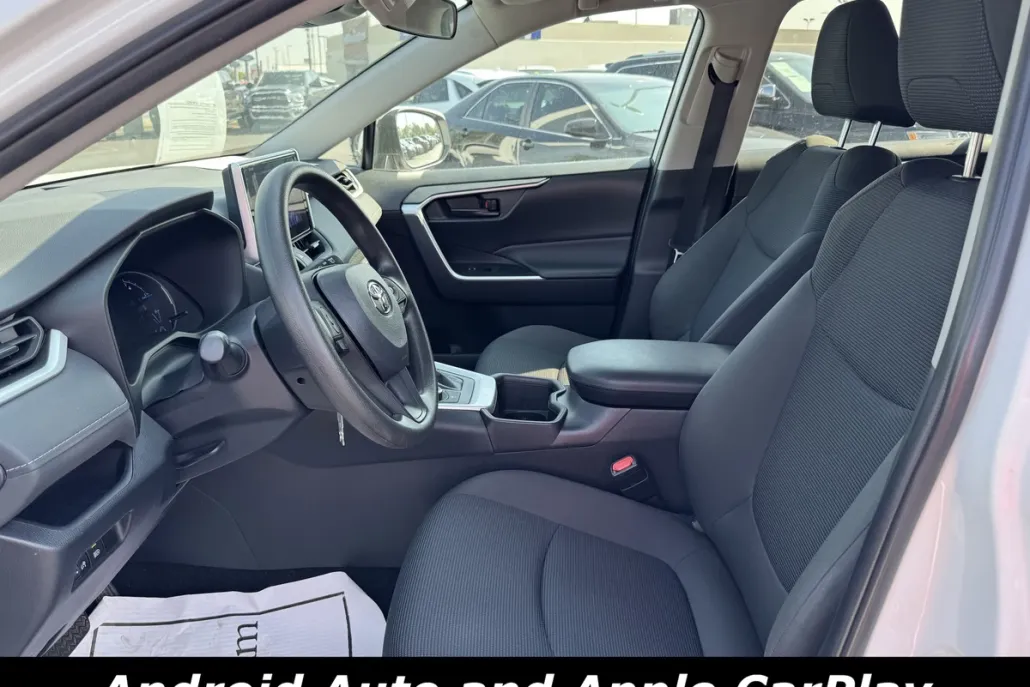 2024 Toyota RAV4 Hybrid LE photo 1