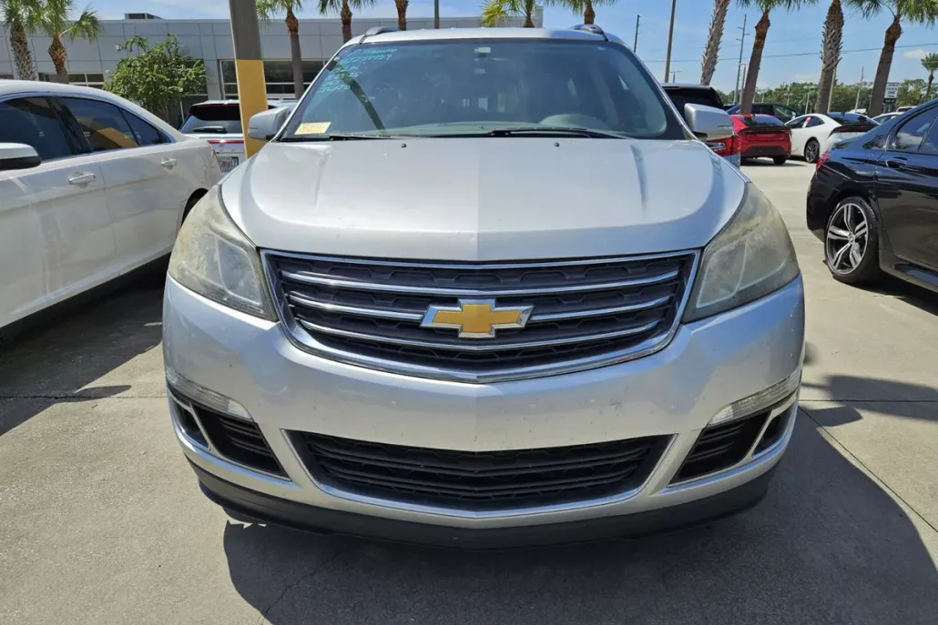 2017 Chevrolet Traverse 2LT photo 1