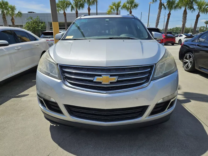 2017 Chevrolet Traverse 2LT photo 1