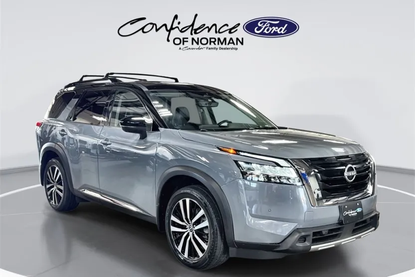 2023 Nissan Pathfinder Platinum photo 1